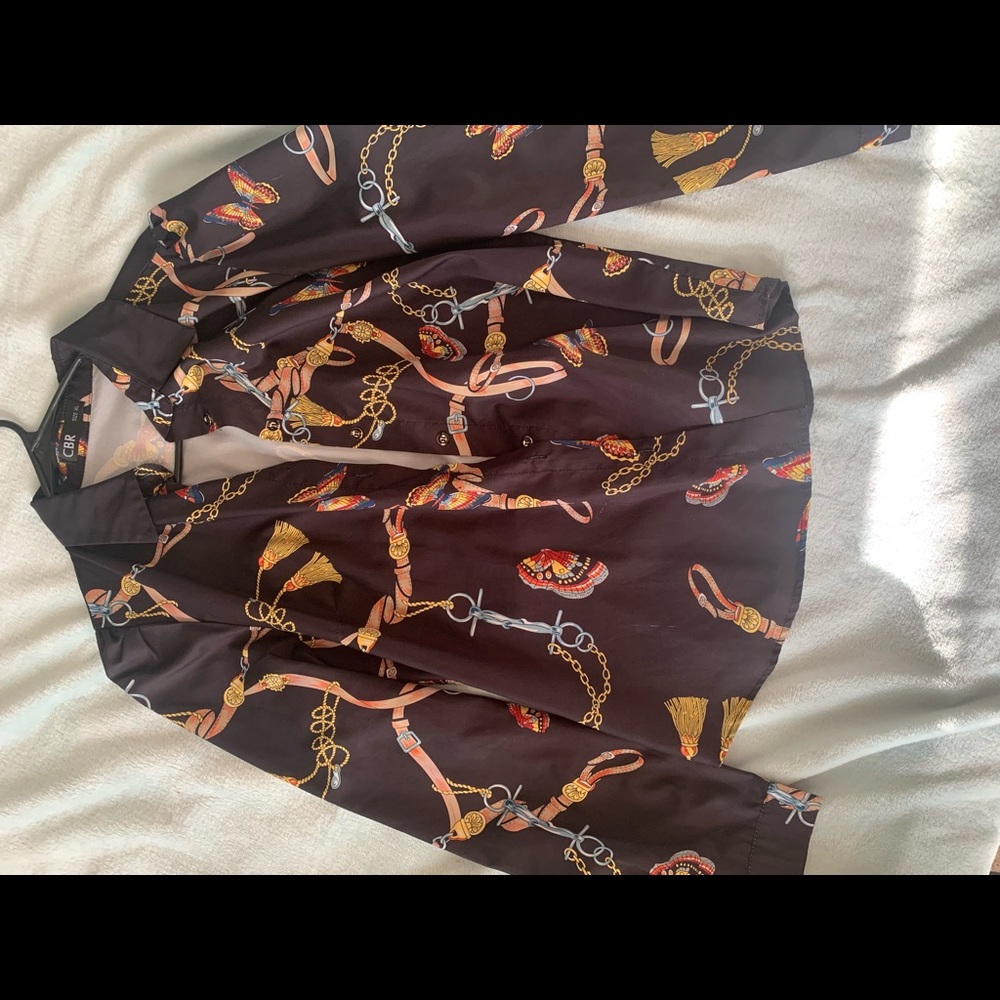 Dope vintage printed button up! Fits many sizes!